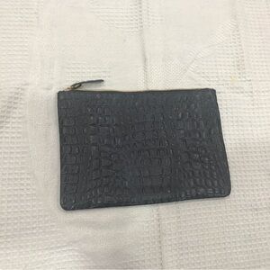 Chic Black Crocodile-Embossed Wristlet